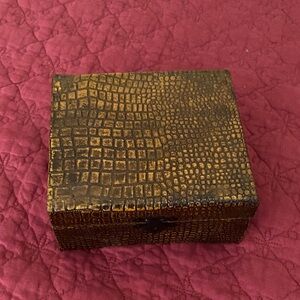 Faux Aligator accent box